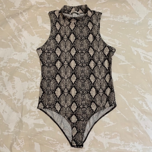 NWOT-Caution to the Wind- Snakeskin print Bodysuit - Picture 1 of 5